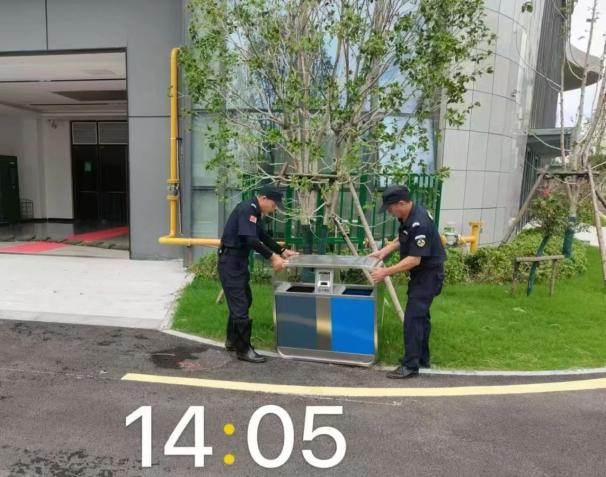 C:/Users/BA/Desktop/風(fēng)雨過后南京保安迅速行動(dòng)，恢復(fù)安“寧”面貌/4.jpg4